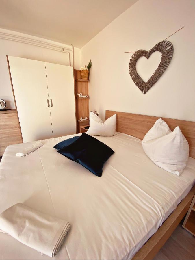 The Manzoni Family 3 Hotel Punat Exterior foto