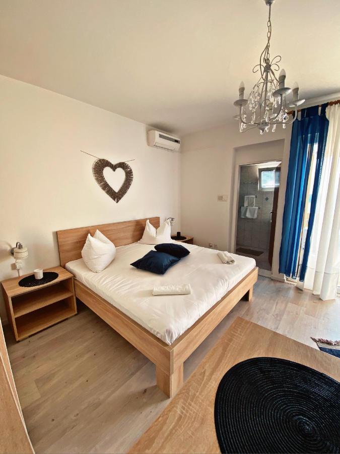 The Manzoni Family 3 Hotel Punat Exterior foto